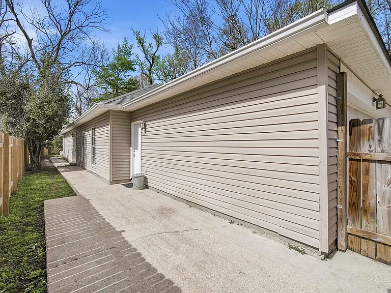 270 Stoney Creek Ave — Photo 18