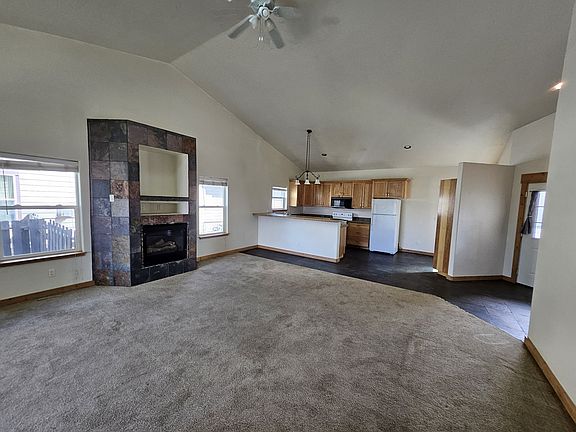 3rd image of 372 Cole Ave