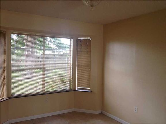 5th image of 2808 Williamsburg Dr