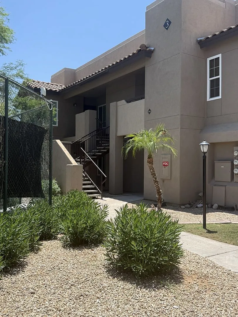 Fully Furnished Scottsdale Condo! Move In Special With Approved Credit! — Photo 1