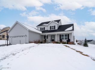16 Back Spin Dr, Clifton Park, NY 12118