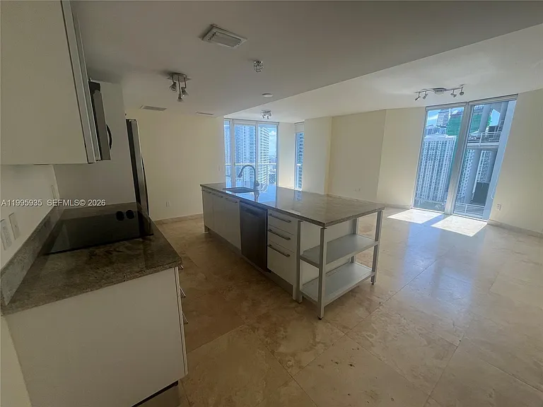 185 SW 7th St #3211 — Photo 4