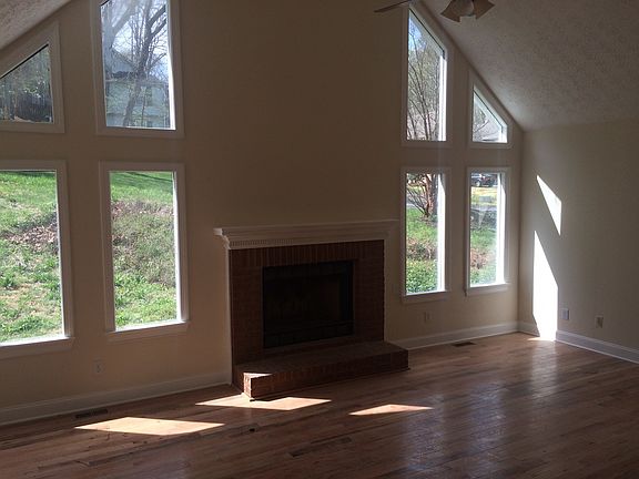 4th image of 3580 Spencer Ln