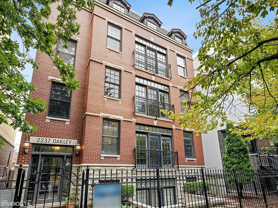 1st image of 2237 N Oakley Ave APT 1