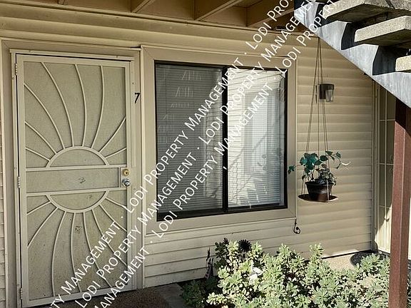2nd image of 2524 Winchester St APT 7