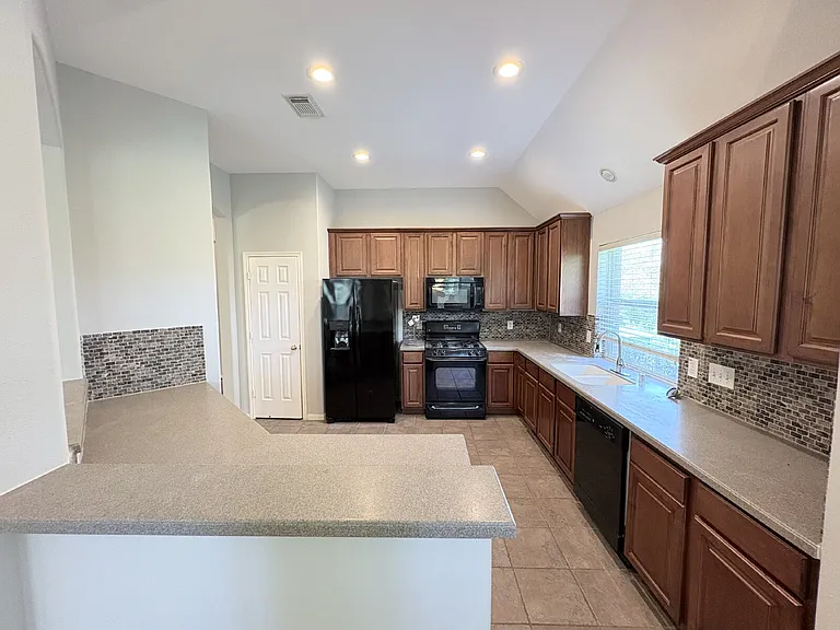 18703 River Meadows Rd — Photo 12