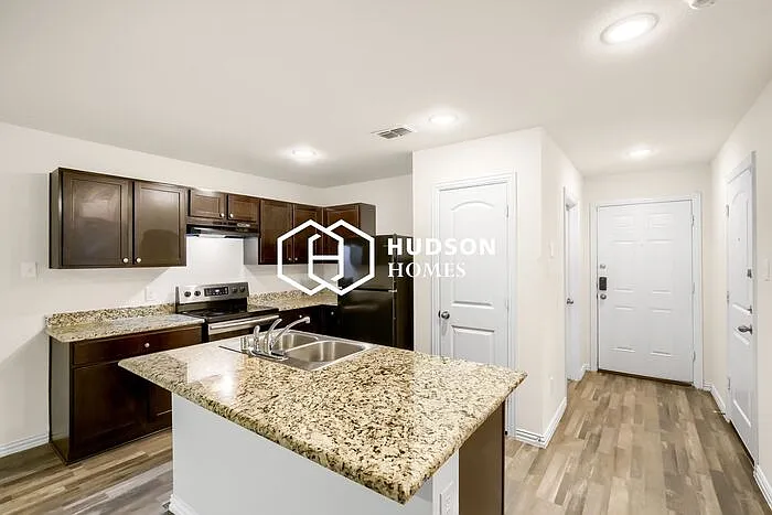 2912 Walnut St — Photo 6