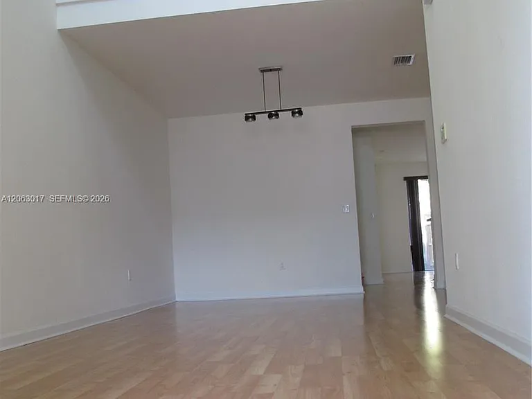 10716 NW 76th Ln — Photo 3