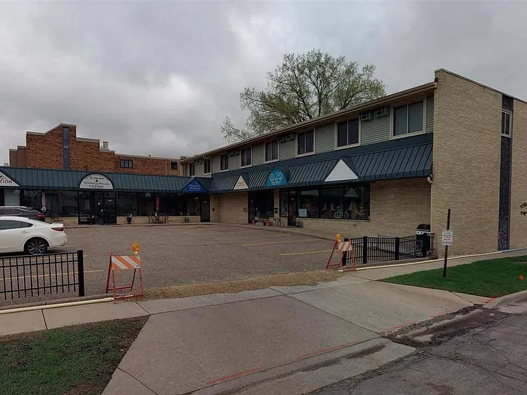 1040 Cleveland Apartments — Photo 13