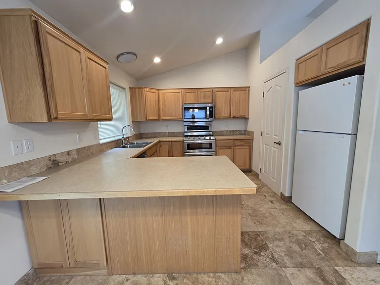 1309 Honeysuckle Ave — Photo 2