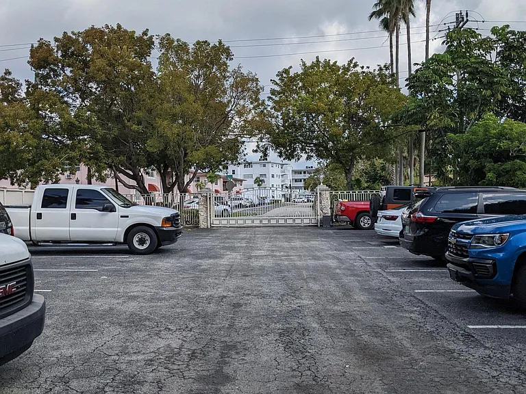 11610 N Bayshore Dr #3H — Photo 18
