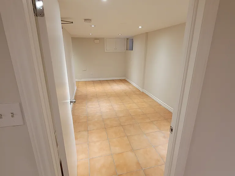 190 Lauder Ave #BASEMENT — Photo 10