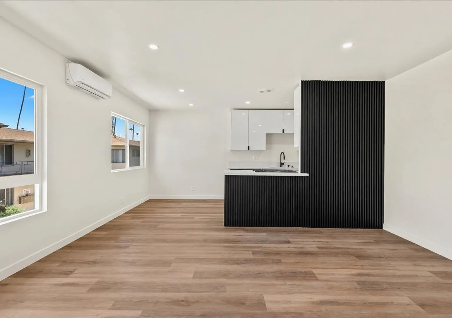 A Refined 1BR/1BA Residence in the Heart of Inglewood — Photo 2