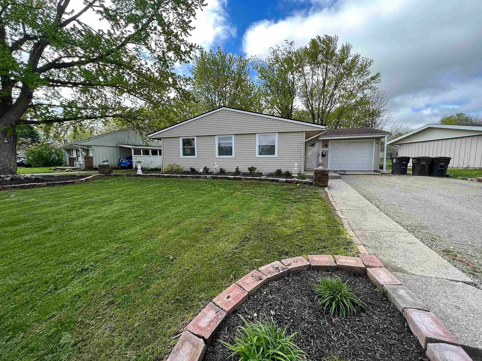 1504 Tulip Tree Rd photo 1