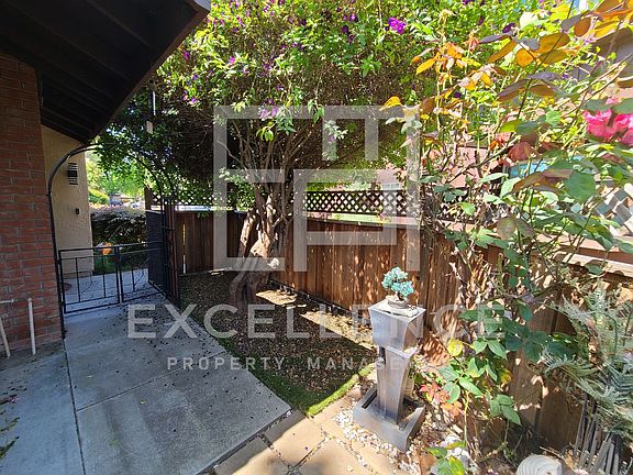 3rd image of 2381 Northgrove Ln