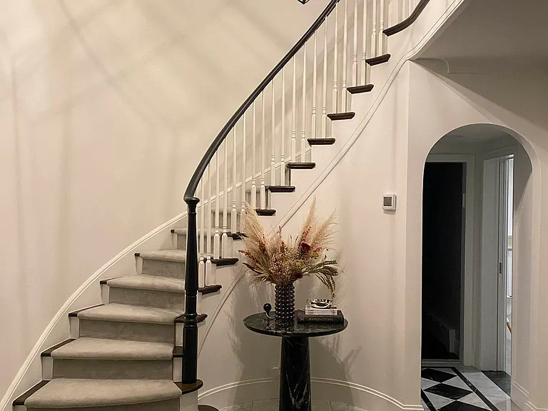 714 Hampton Ave — Photo 1