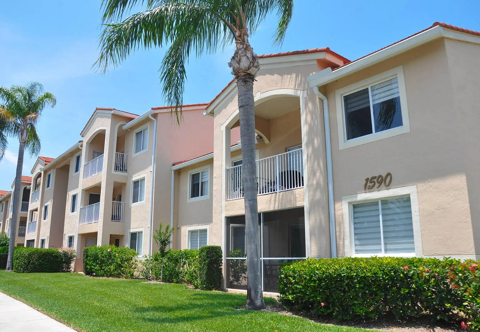 2 bed, 2.0 bath, 1140 sqft, $2,500 — Photo 2