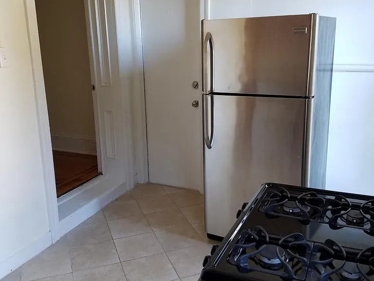 129 S Sycamore St #4 — Photo 6