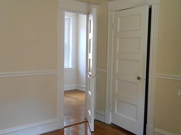 3rd image of 1102 W Grace St APT 8