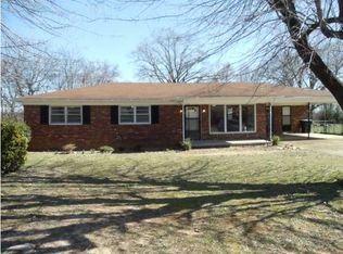 403 E Lakeside Dr, Florence, AL 35630