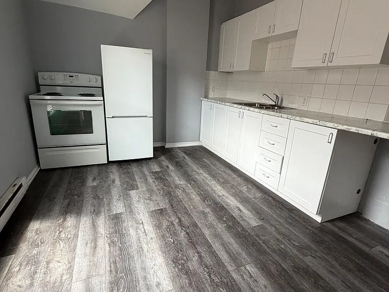 294 Park Ave #UPPER LEVEL — Photo 6