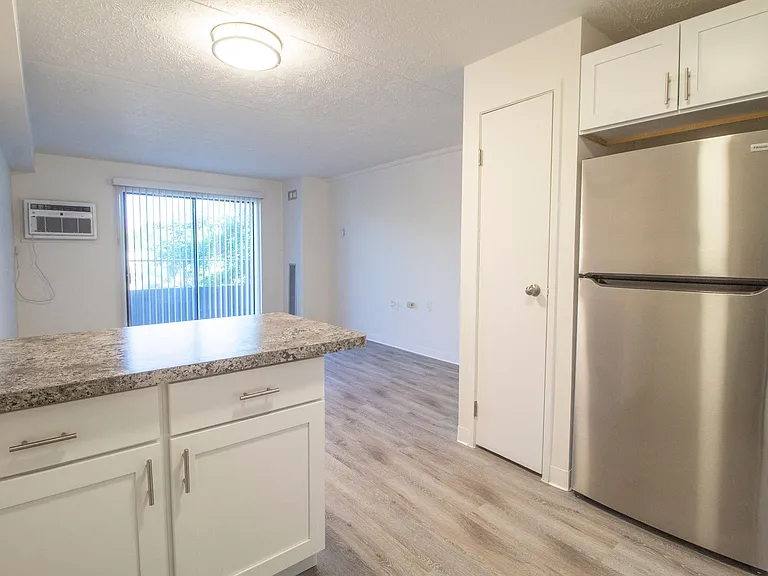 Oxford Park Towers of Berkley Senior Community — Photo 7