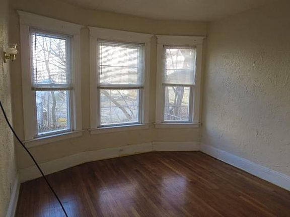 5th image of 64 Eastwood Dr