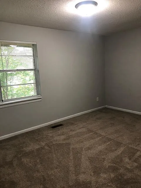 2 bed, 1.5 bath, 1050 sqft, $1,250 — Photo 2