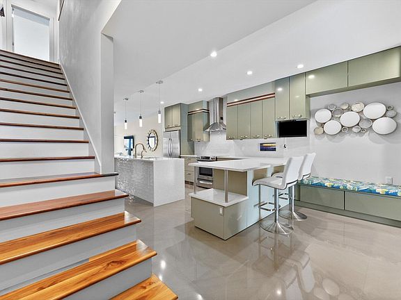 5th image of 1301 N Riverside Drive #10