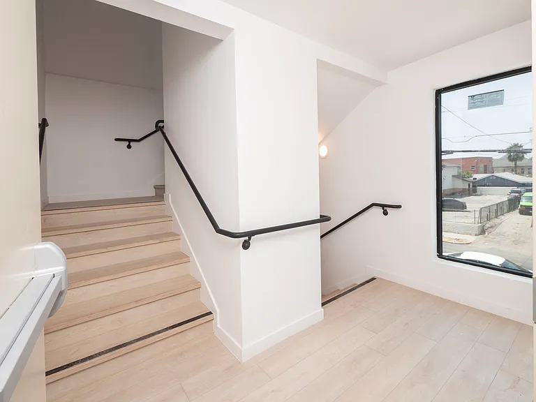 2341 Sheridan St #1 — Photo 9