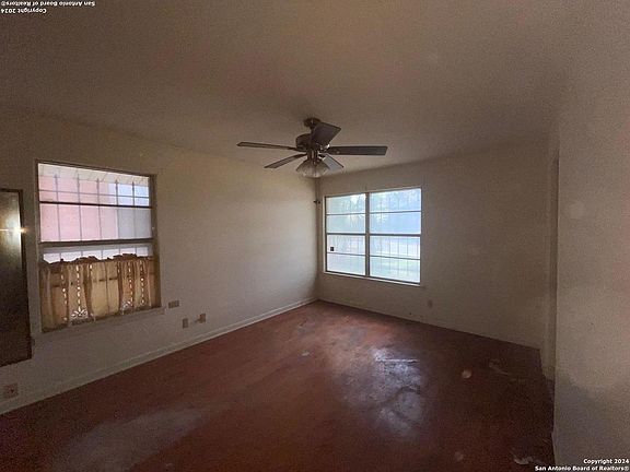 4th image of 207 BAMBURGH DR