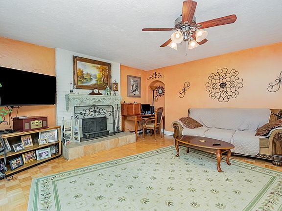 5th image of 23570 Brightwood Dr