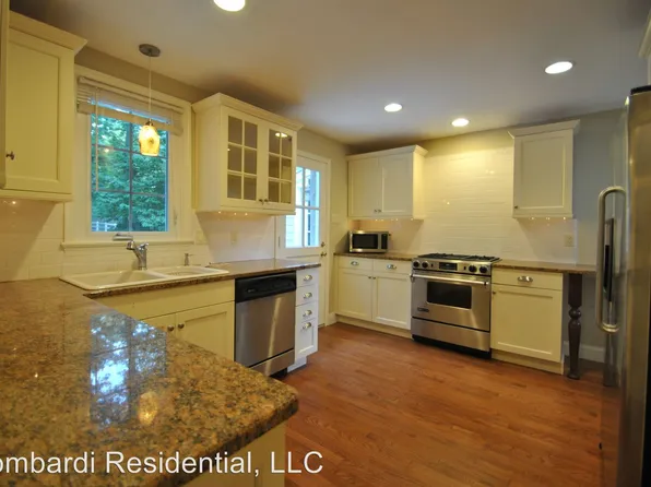 92 S Ithan Ave, Villanova, PA 19085