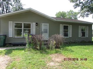 400 6th St, Waupaca, WI 54981