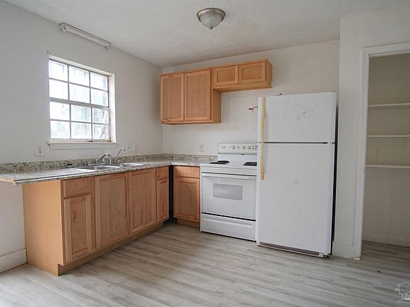 3rd image of 4235 Erress Blvd