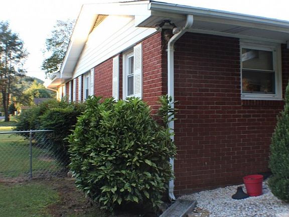 3rd image of 1242 Thomas Blvd