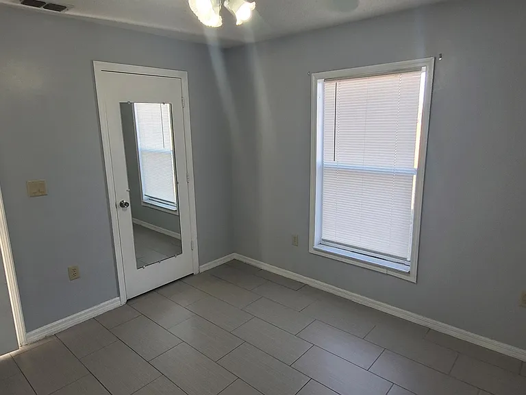 324 Clearwater Ln — Photo 2