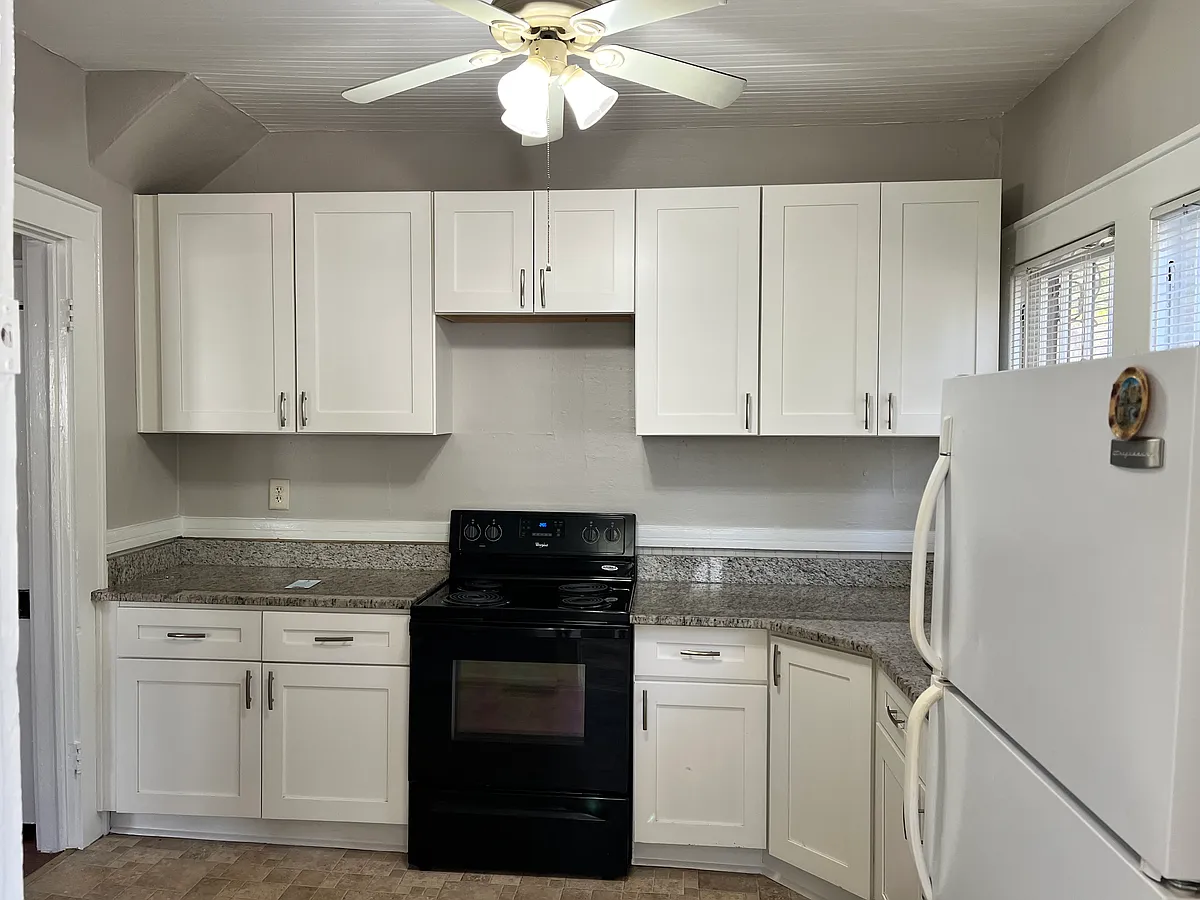 Building Photo - 5504 E Mountain St #5504