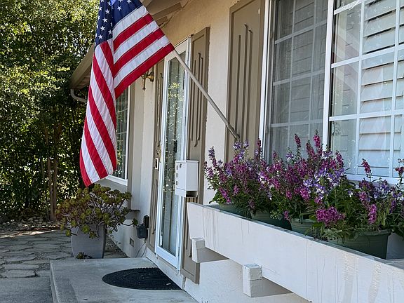 2nd image of 1812 Harding Ct