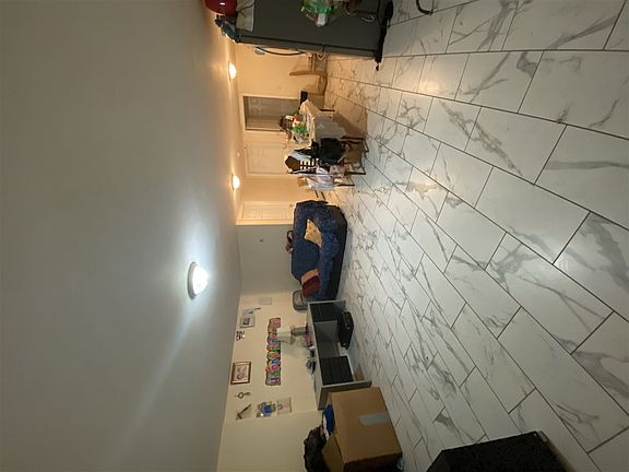 5th image of 84 Wilkinson Ave