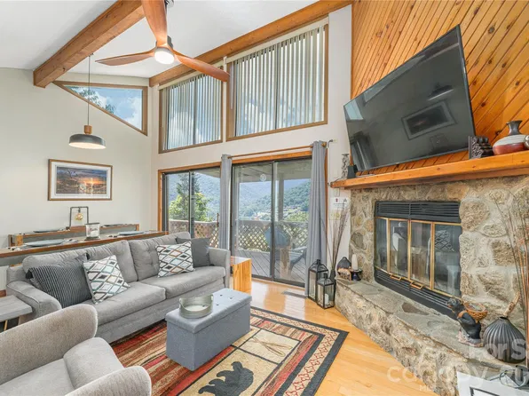 73 Mountain Breeze Dr, Maggie Valley, NC 28751