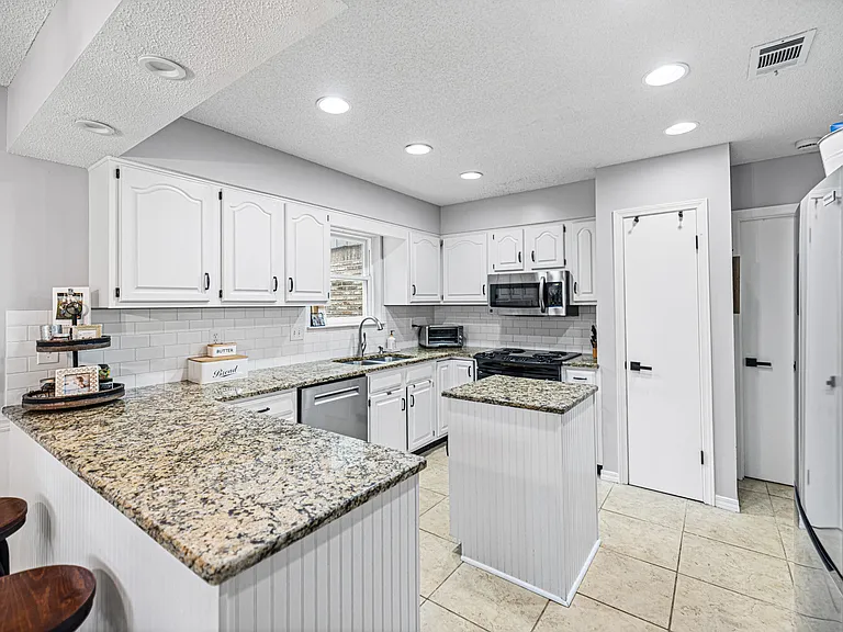 507 Nassau Dr — Photo 11