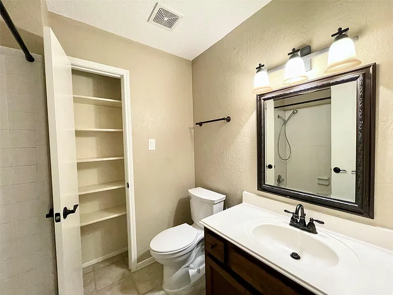 15006 Elmont Dr — Photo 35