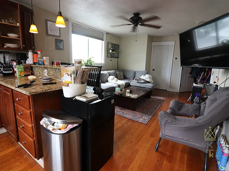 270 E St — Photo 6