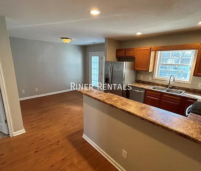 219 Aspen Ave — Photo 6