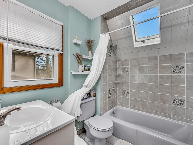 11 Halcourt Dr — Photo 6