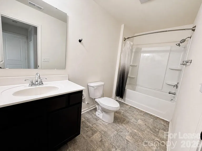 3220 Capitol Dr — Photo 9