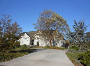 105 Luxury Ln, Dandridge, TN 37725