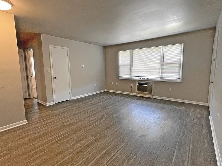5631 Lancaster St — Photo 2