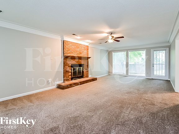 3rd image of 6889 N Hedgewall Cir
